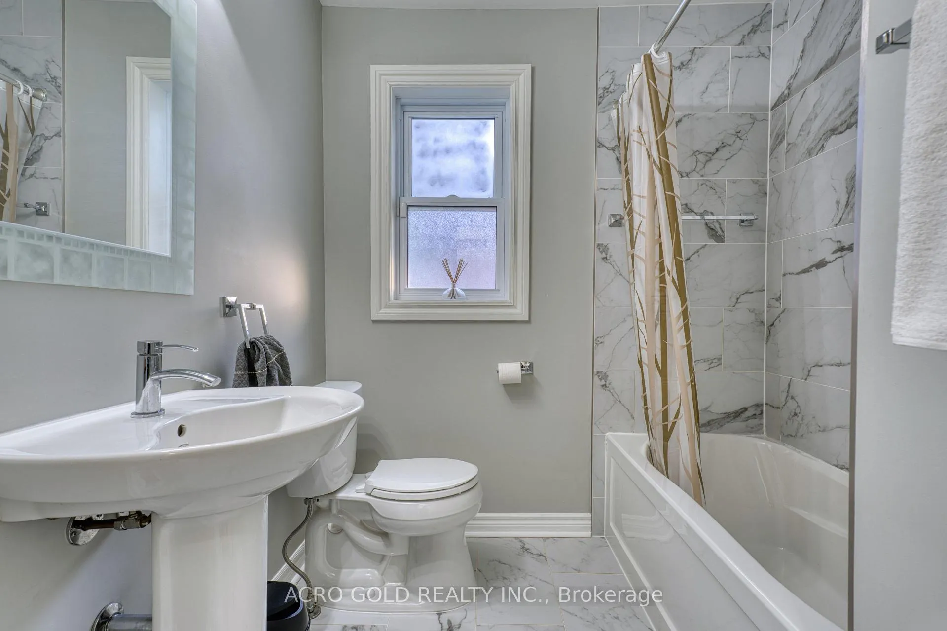 Photo 24 of 10 Kennebec Crescent, Etobicoke, Rexdale-Kipling — HOMEH