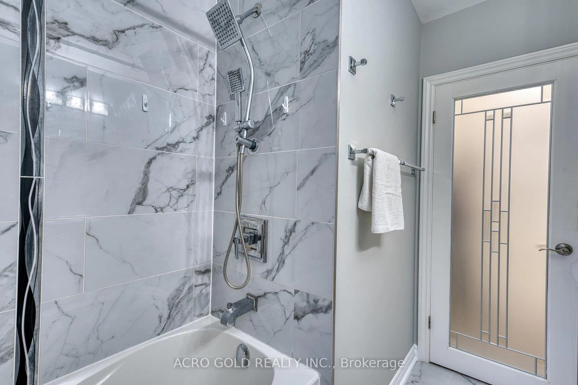Photo 25 of 10 Kennebec Crescent, Etobicoke, Rexdale-Kipling — HOMEH