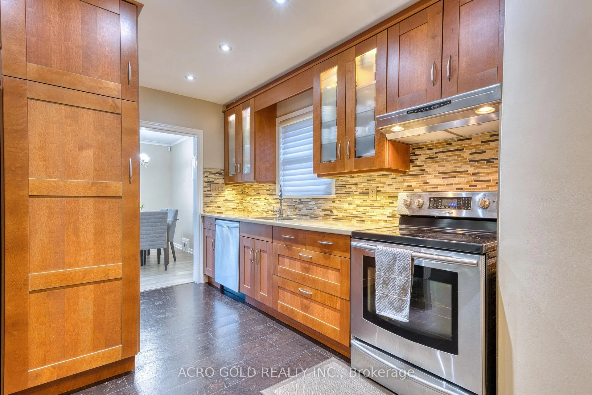Photo 29 of 10 Kennebec Crescent, Etobicoke, Rexdale-Kipling — HOMEH