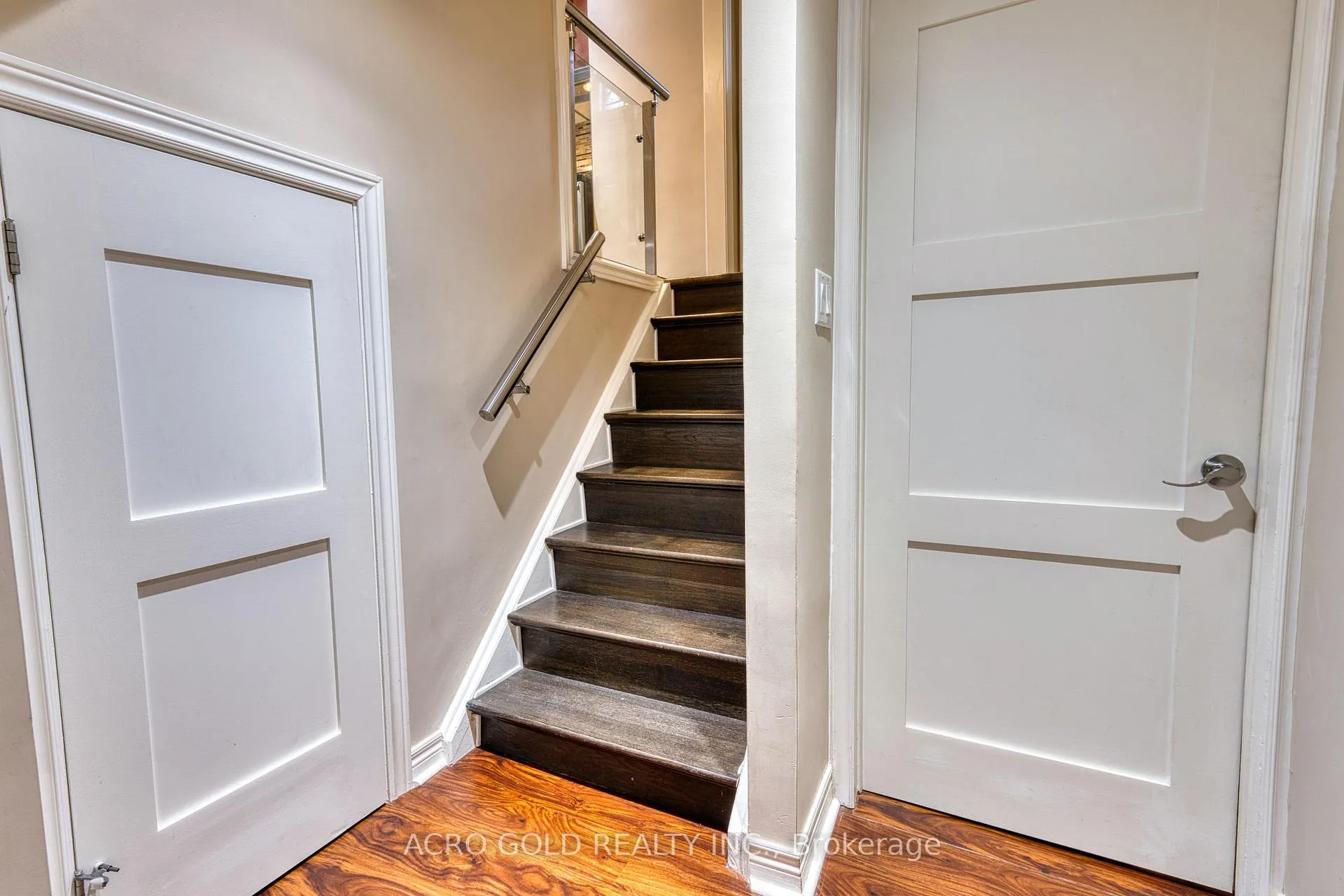 Photo 35 of 10 Kennebec Crescent, Etobicoke, Rexdale-Kipling — HOMEH
