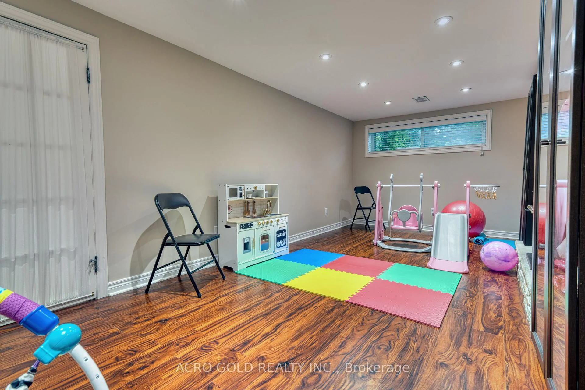 Photo 40 of 10 Kennebec Crescent, Etobicoke, Rexdale-Kipling — HOMEH