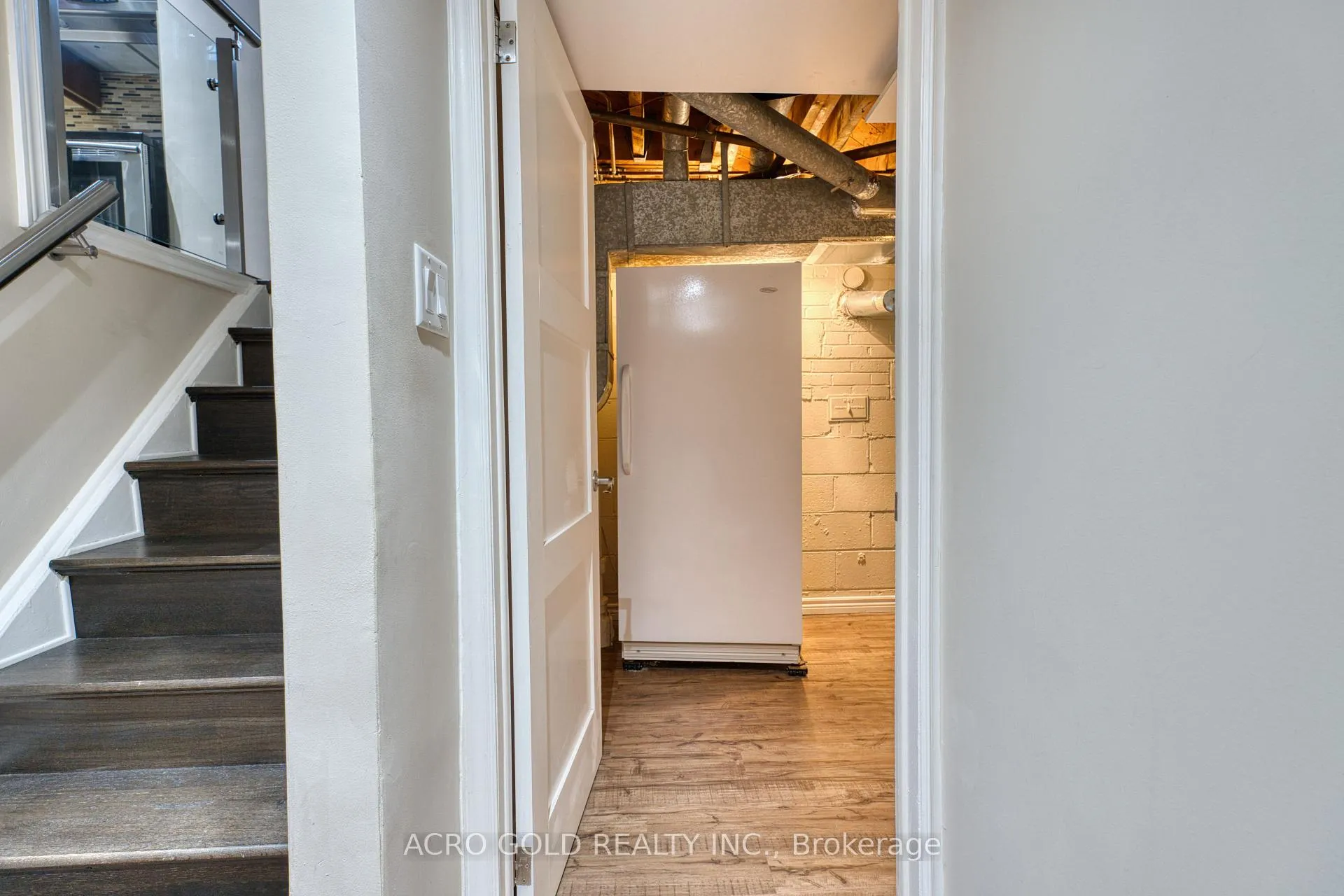 Photo 46 of 10 Kennebec Crescent, Etobicoke, Rexdale-Kipling — HOMEH