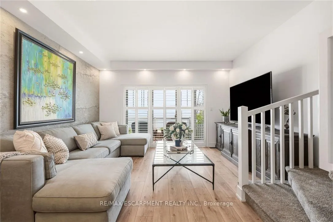 Photo 5 of Unit 52, 337 Beach Boulevard, Hamilton, Hamilton Beach — HOMEH