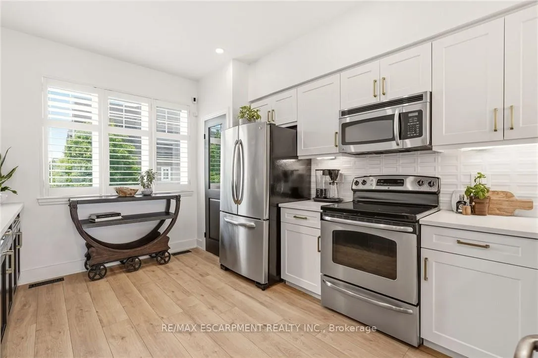 Photo 11 of Unit 52, 337 Beach Boulevard, Hamilton, Hamilton Beach — HOMEH