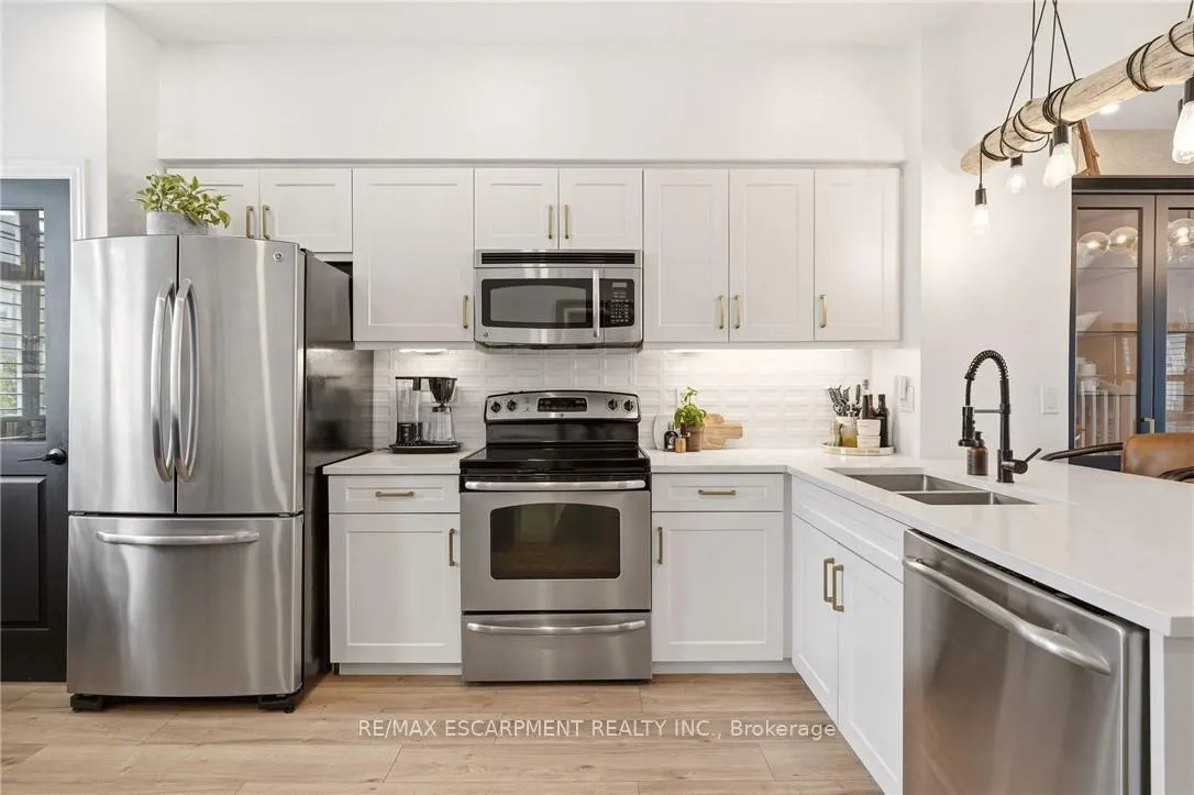 Photo 13 of Unit 52, 337 Beach Boulevard, Hamilton, Hamilton Beach — HOMEH