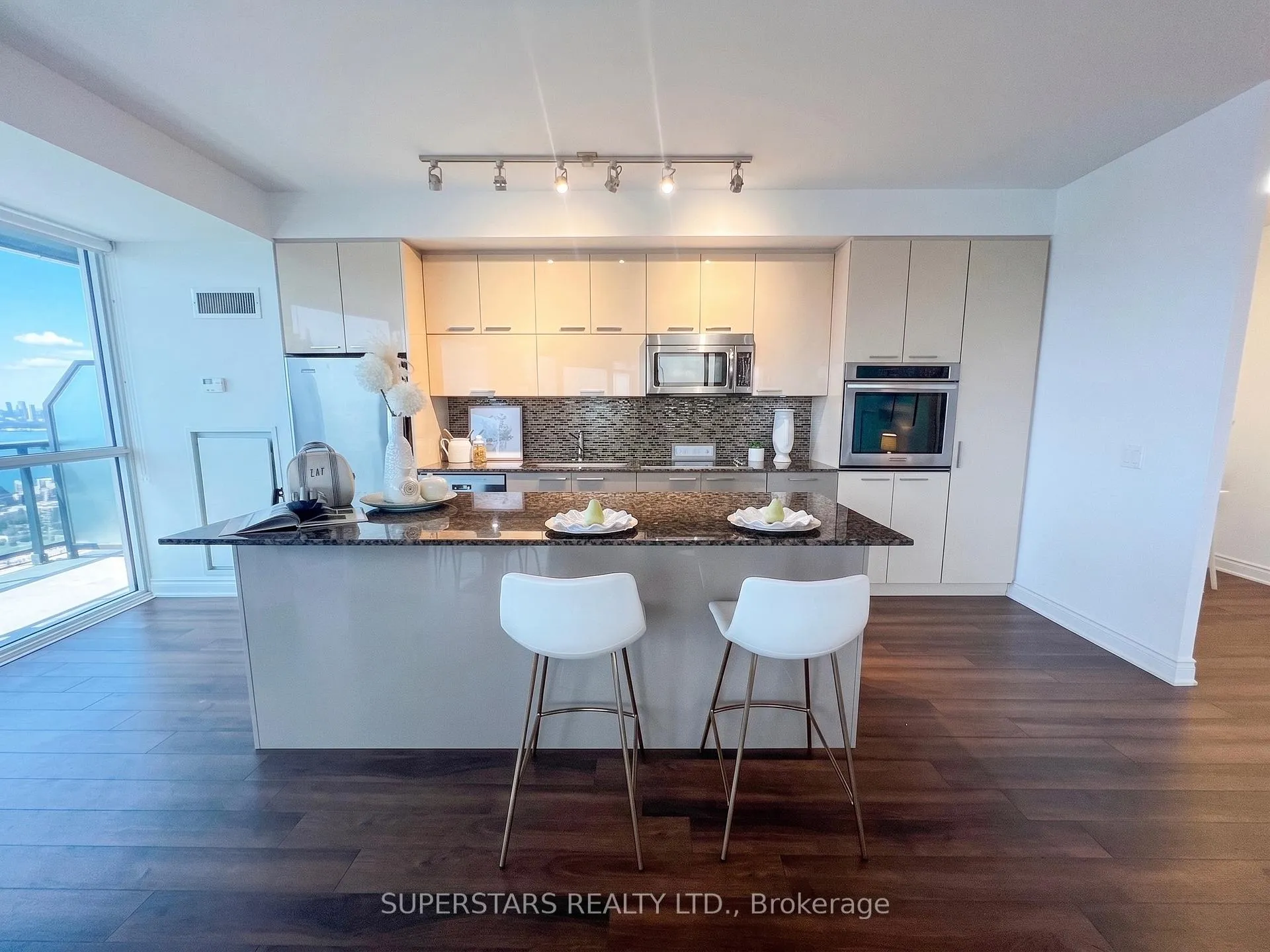 Photo 3 of Unit 2302, 80 Marine Parade Drive, Etobicoke, Mimico — HOMEH