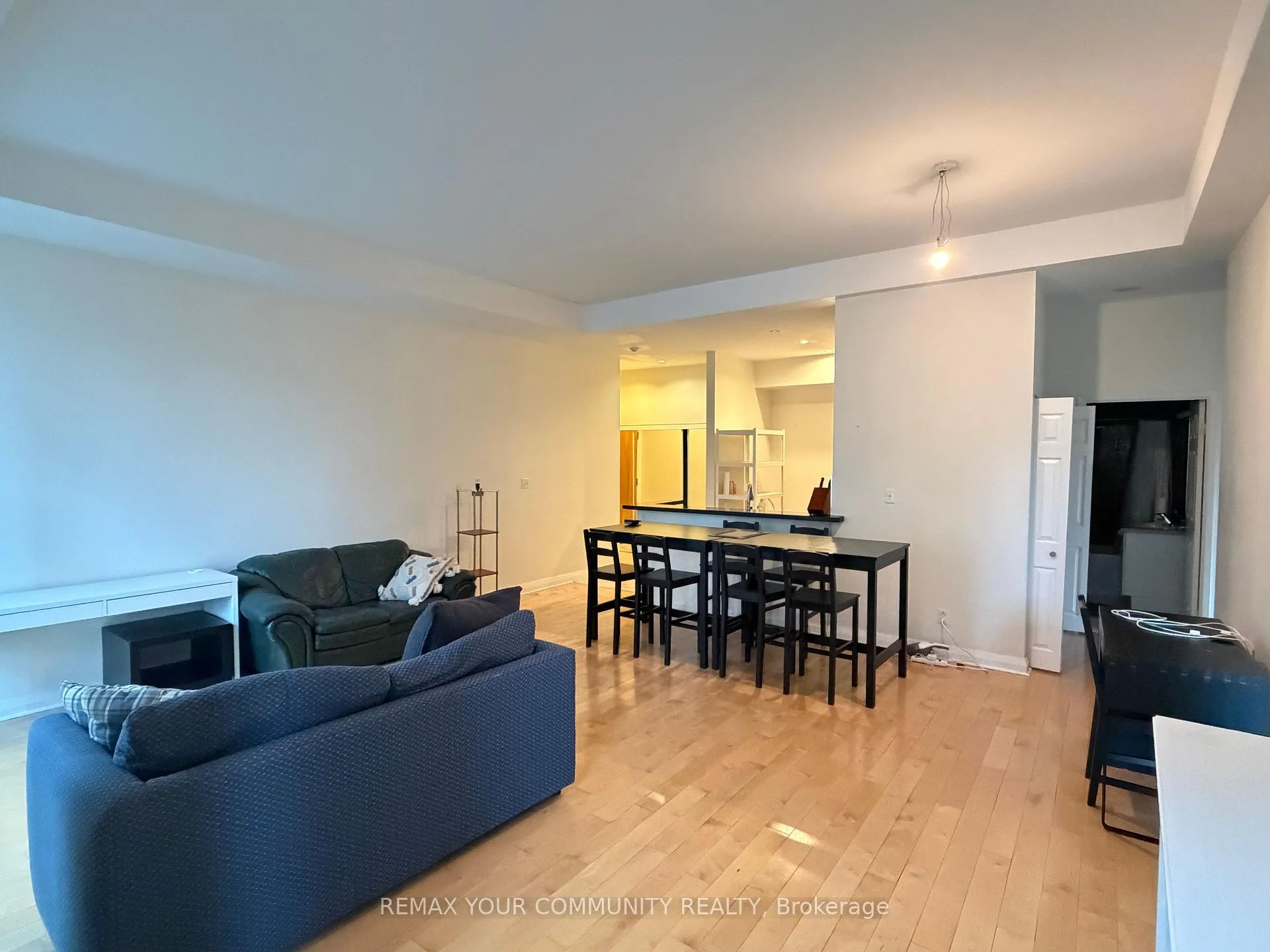 Photo 4 of Unit 705, 8 Wellesley Street E, Toronto, Church-Yonge Corridor — HOMEH