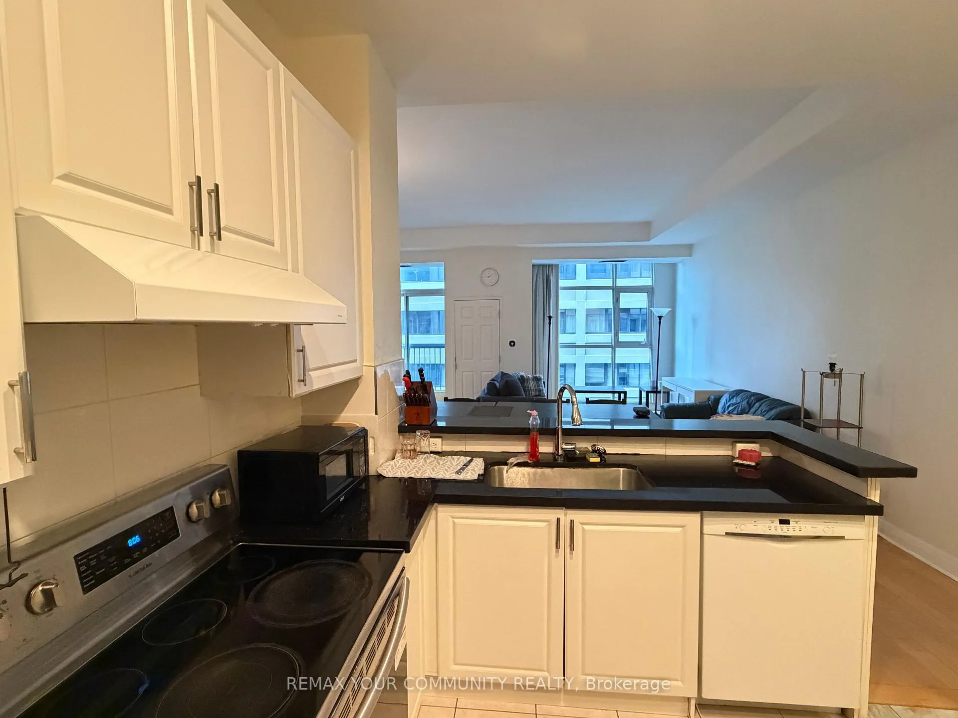 Photo 5 of Unit 705, 8 Wellesley Street E, Toronto, Church-Yonge Corridor — HOMEH