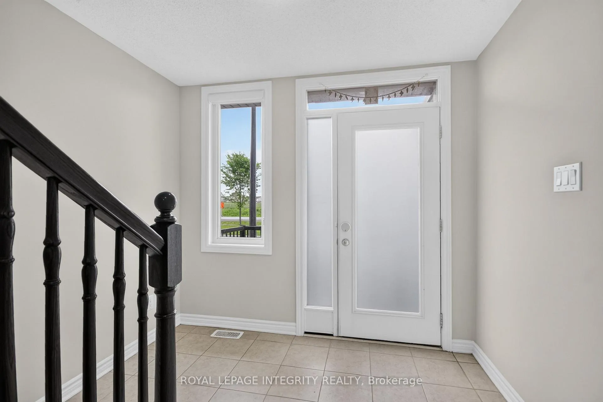 Photo 4 of 364 Aphelion Crescent N, Ottawa, Barrhaven - Half Moon Bay — HOMEH