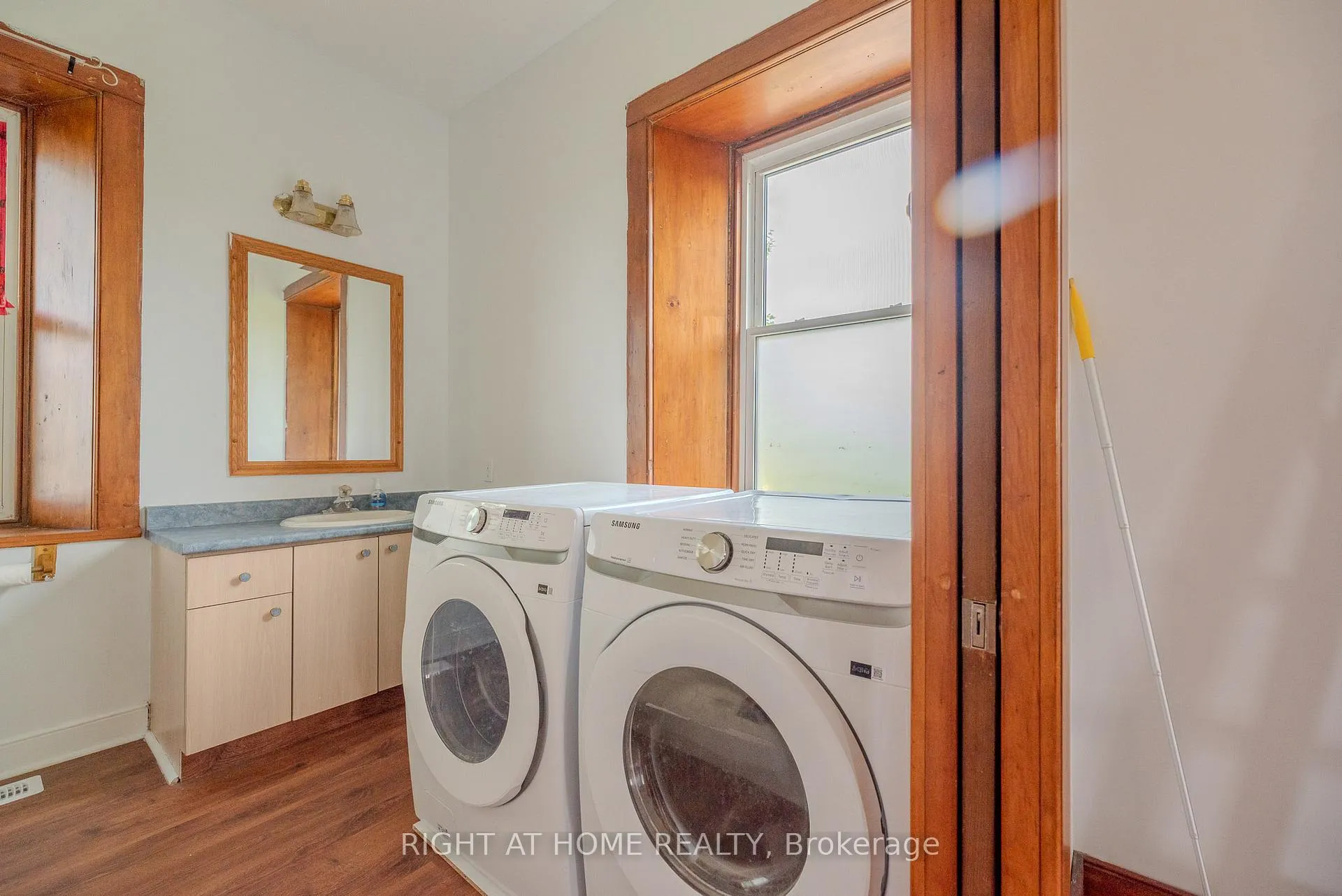Photo 7 of 919 Safari Road, Hamilton, Rural Flamborough — HOMEH