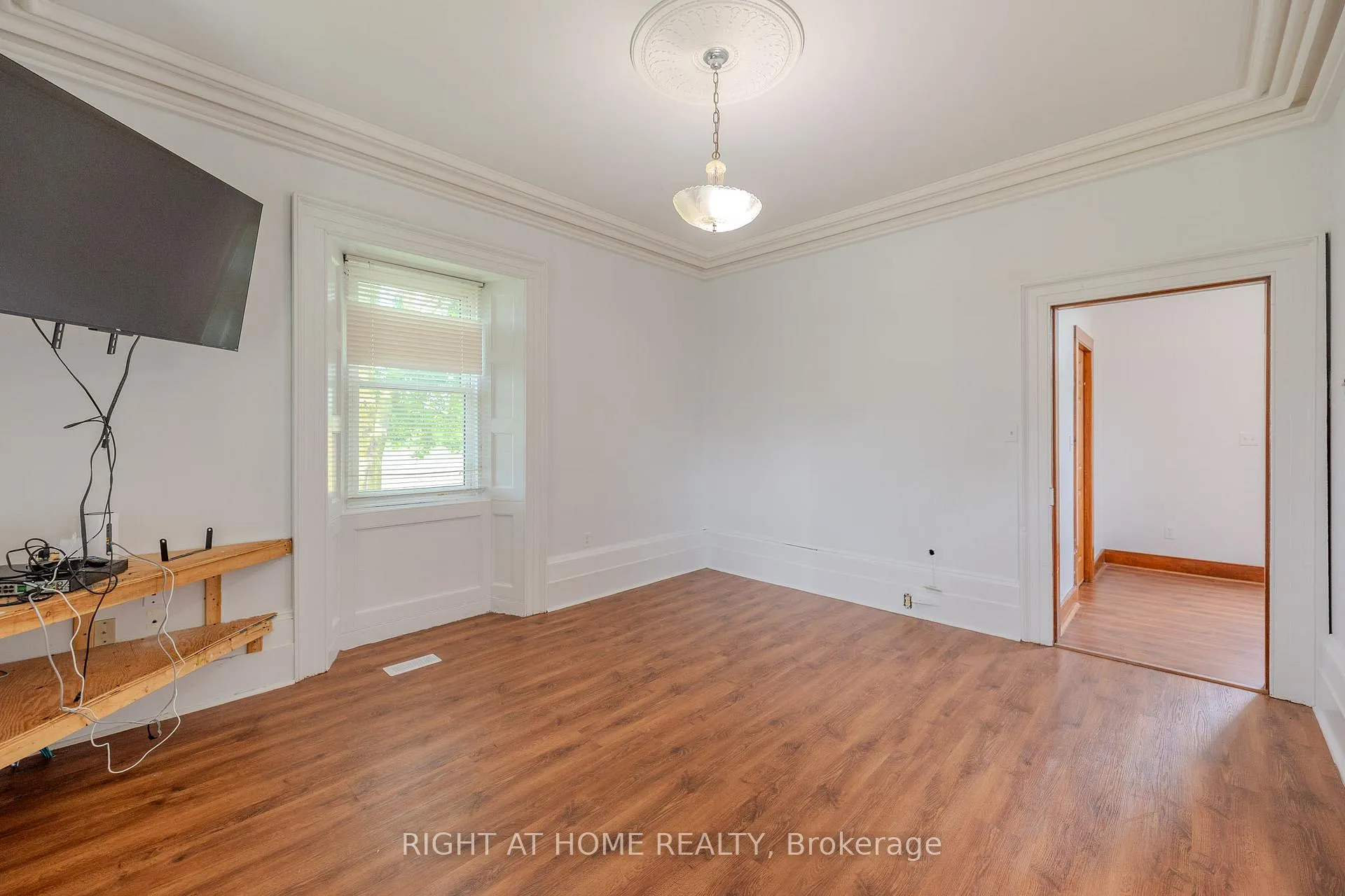 Photo 10 of 919 Safari Road, Hamilton, Rural Flamborough — HOMEH