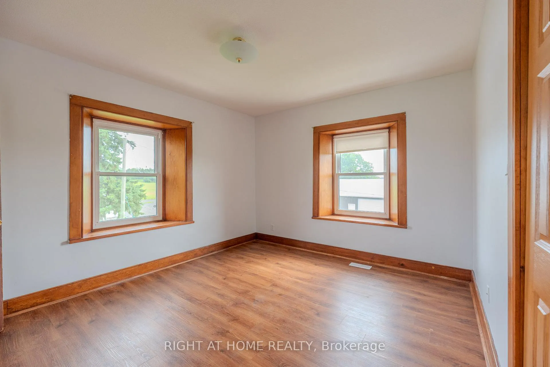 Photo 12 of 919 Safari Road, Hamilton, Rural Flamborough — HOMEH