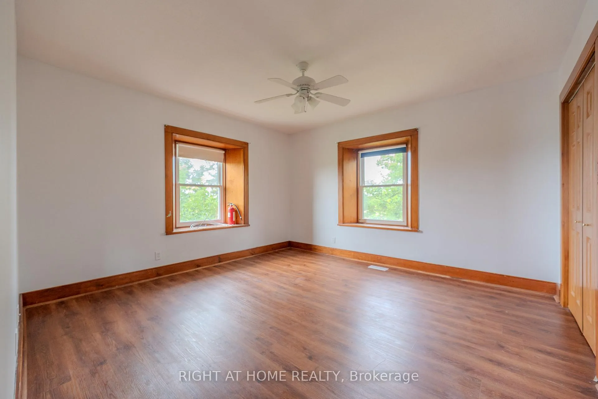Photo 16 of 919 Safari Road, Hamilton, Rural Flamborough — HOMEH