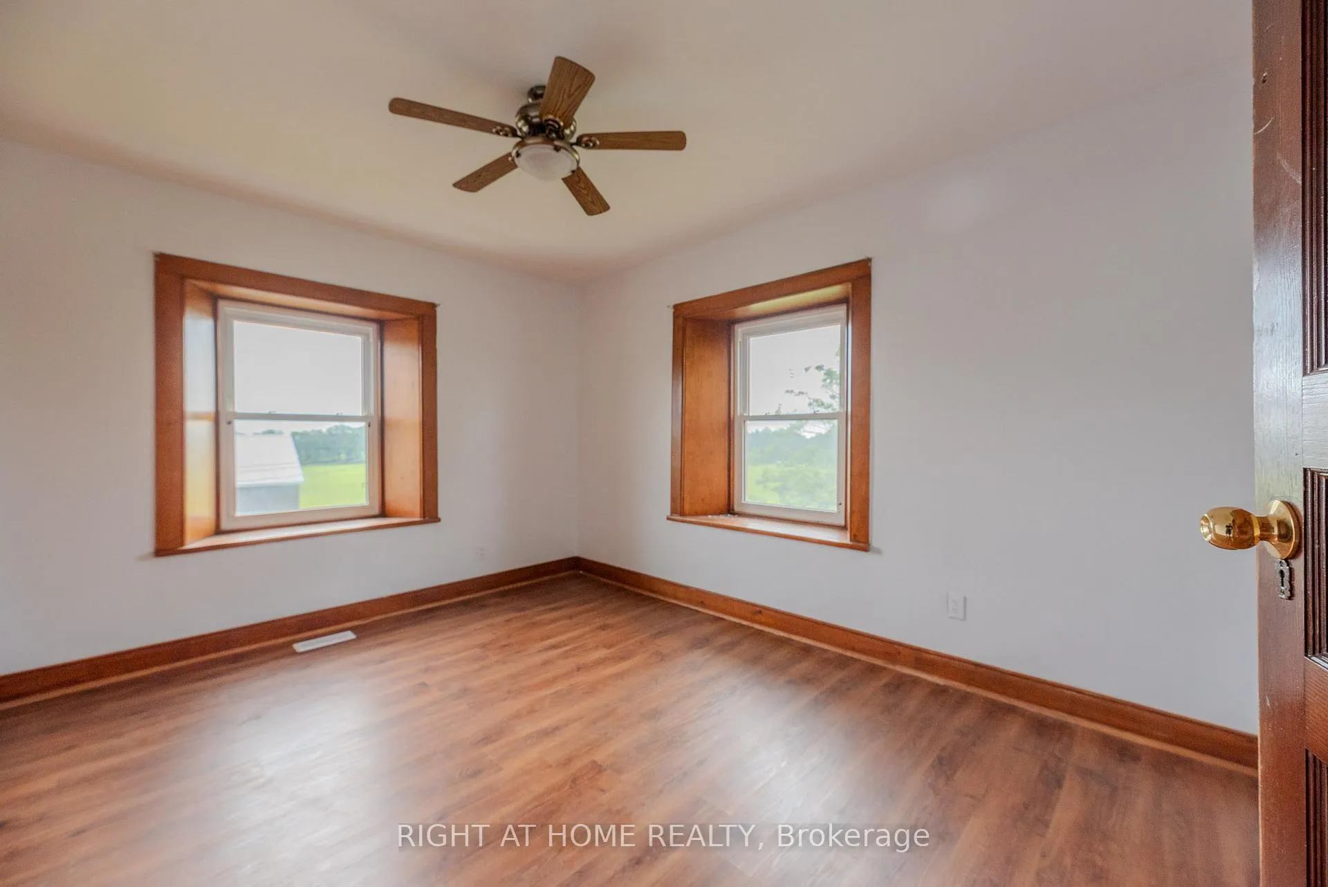 Photo 17 of 919 Safari Road, Hamilton, Rural Flamborough — HOMEH