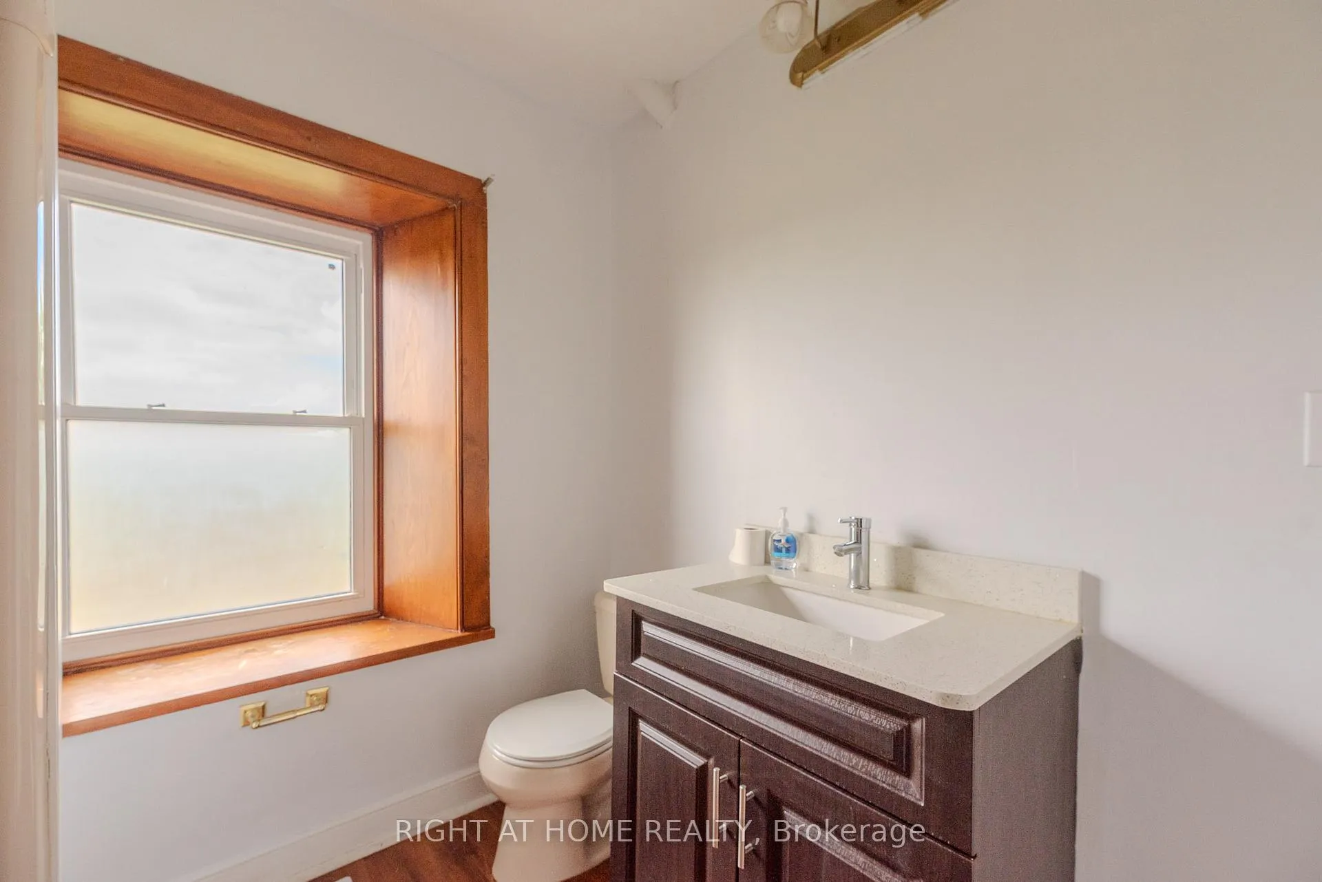 Photo 18 of 919 Safari Road, Hamilton, Rural Flamborough — HOMEH