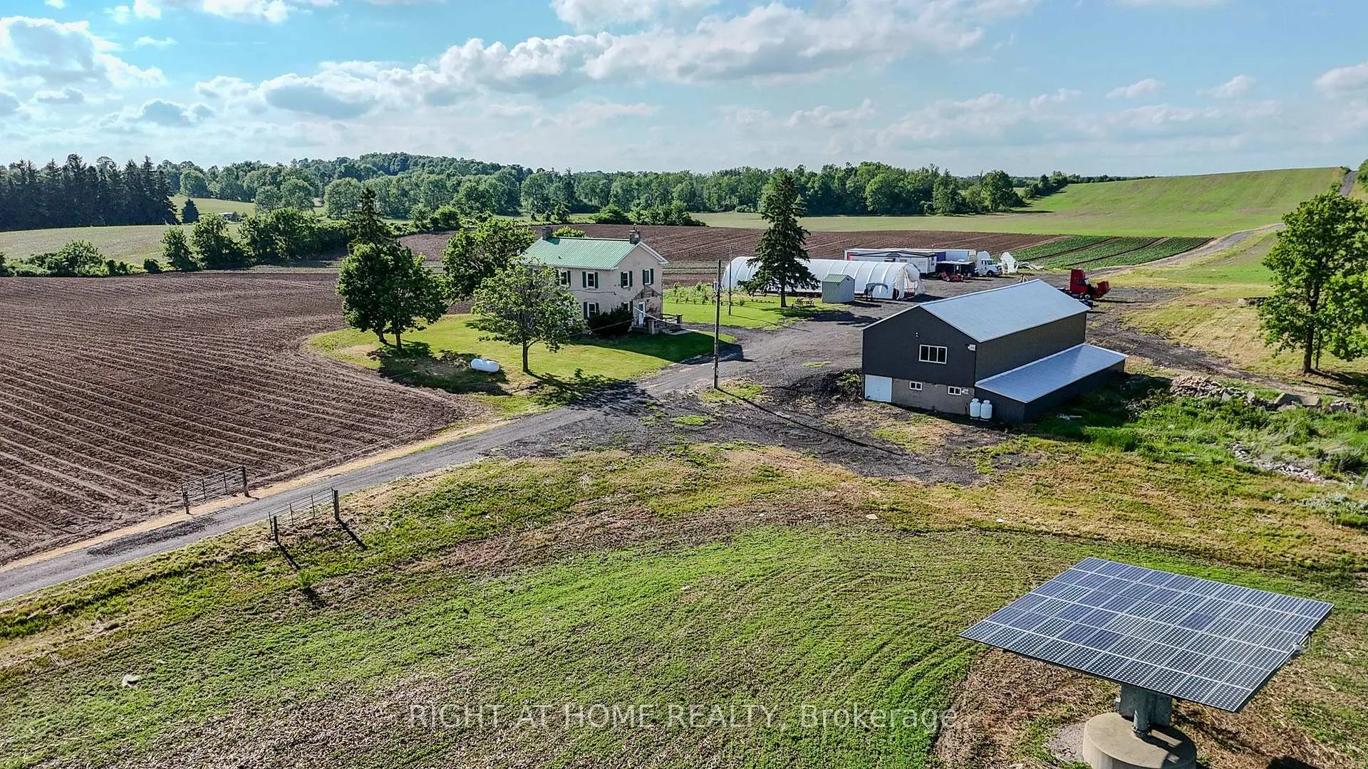 Photo 28 of 919 Safari Road, Hamilton, Rural Flamborough — HOMEH