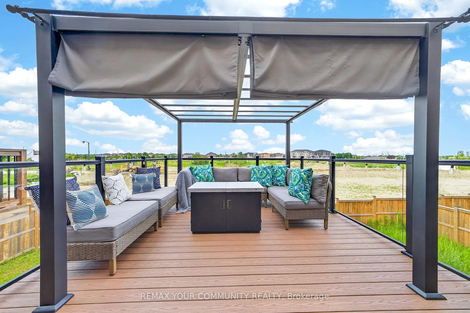 Photo 2 of 108 Sunset Terrace, Vaughan, Vellore Village — HOMEH