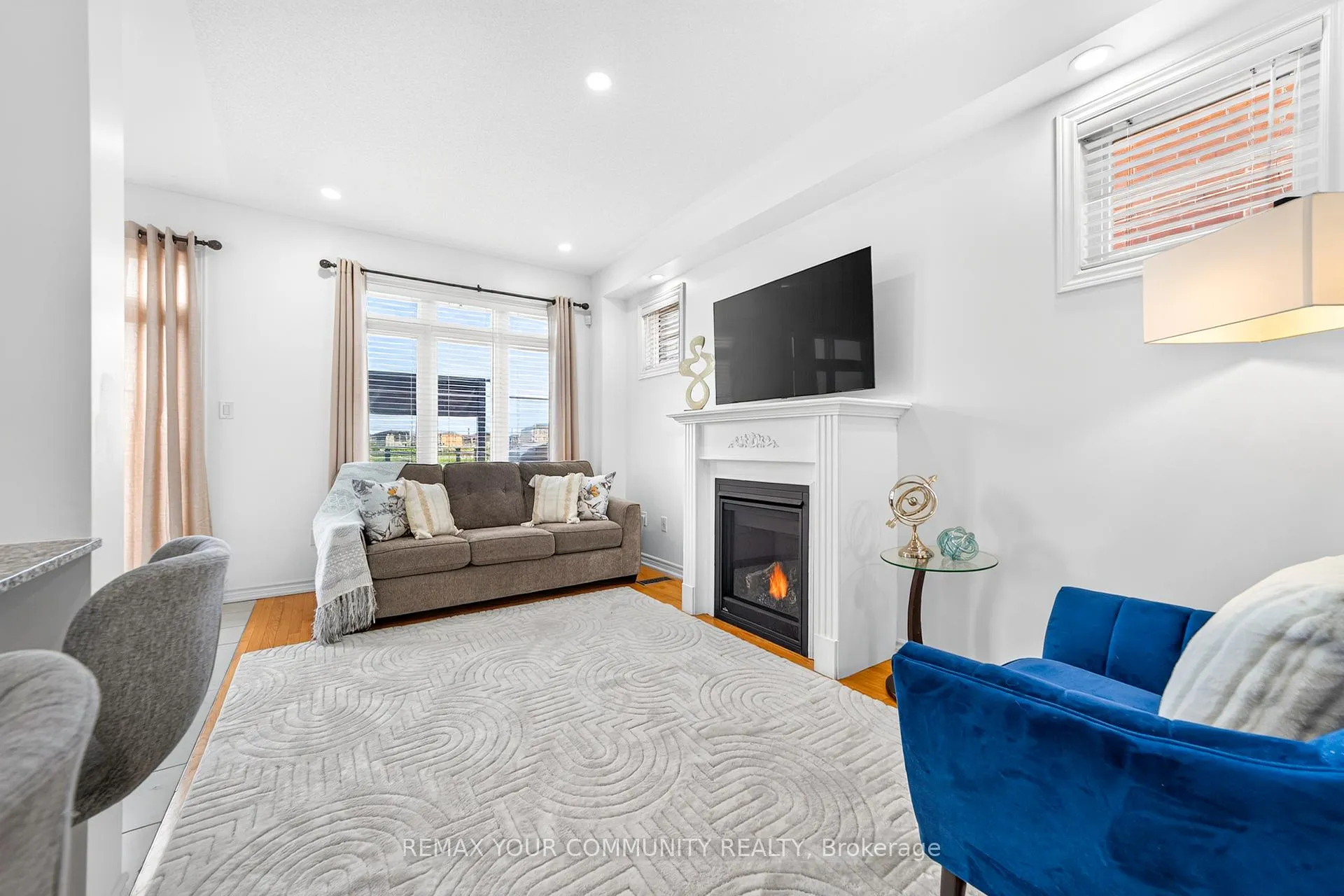 Photo 6 of 108 Sunset Terrace, Vaughan, Vellore Village — HOMEH