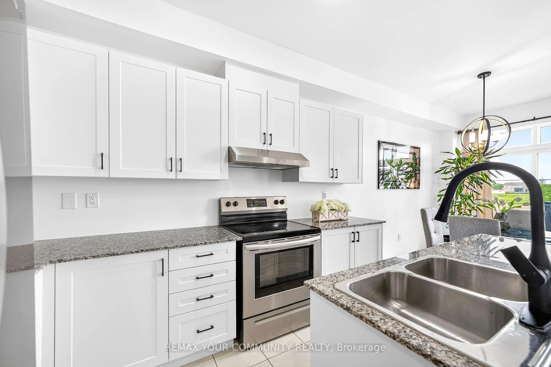 Photo 10 of 108 Sunset Terrace, Vaughan, Vellore Village — HOMEH