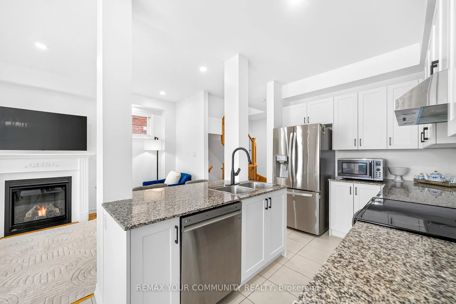 Photo 11 of 108 Sunset Terrace, Vaughan, Vellore Village — HOMEH