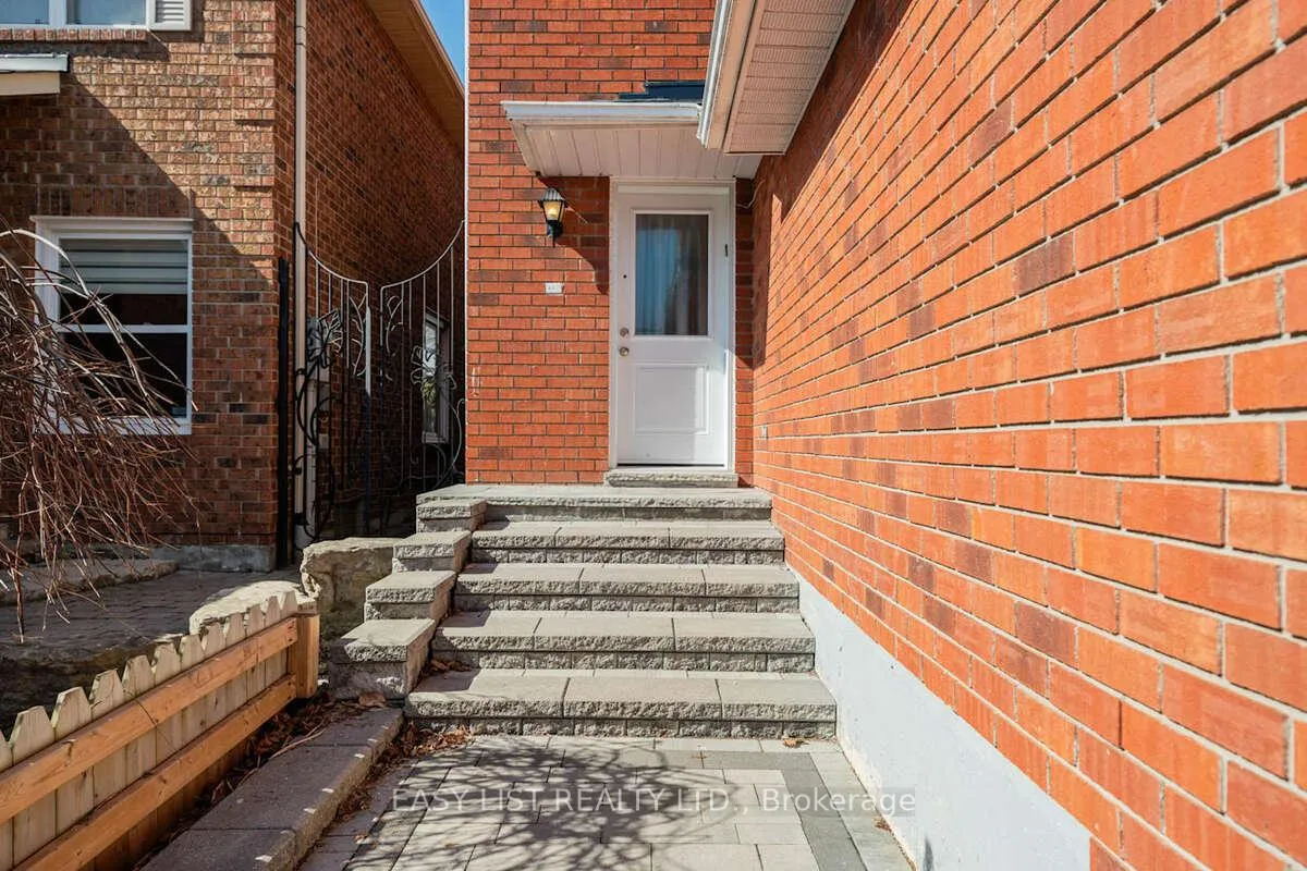 Photo 2 of 109 Whitney Place, Vaughan, Lakeview Estates — HOMEH