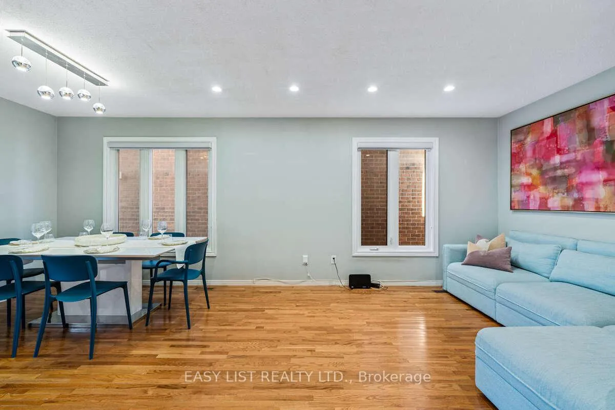 Photo 3 of 109 Whitney Place, Vaughan, Lakeview Estates — HOMEH