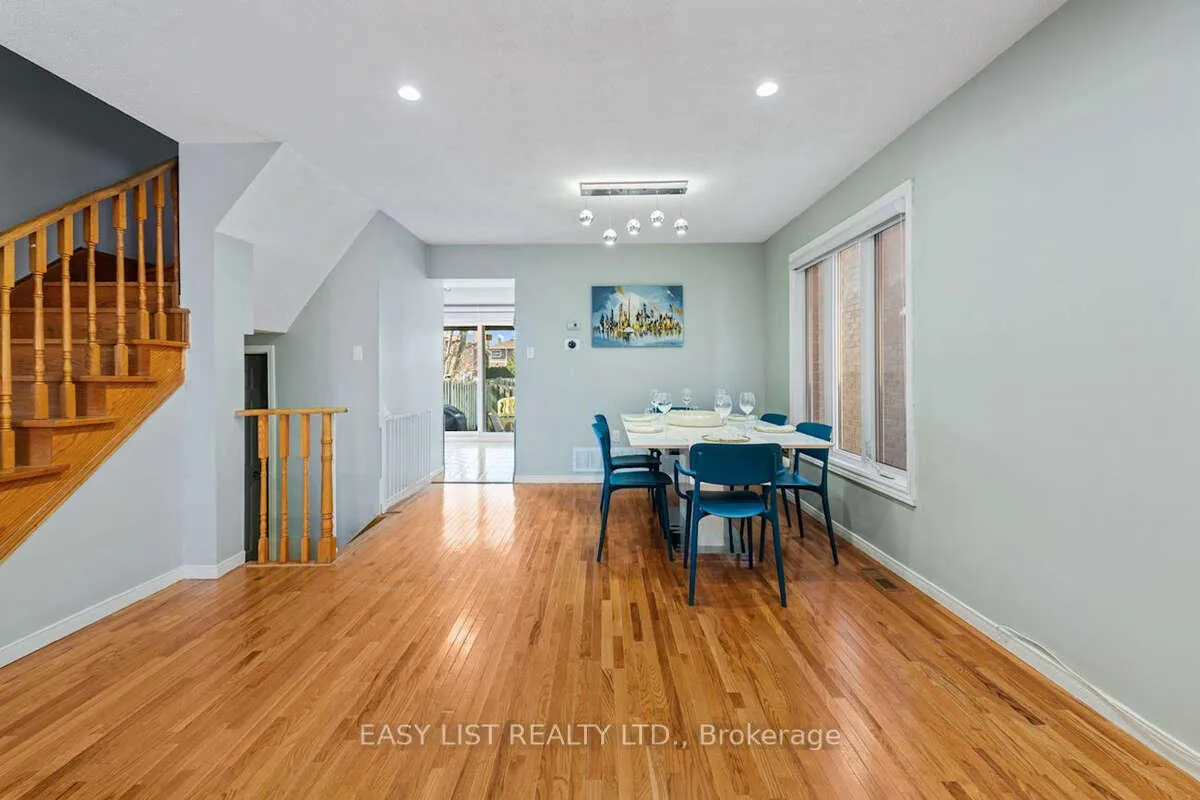 Photo 4 of 109 Whitney Place, Vaughan, Lakeview Estates — HOMEH