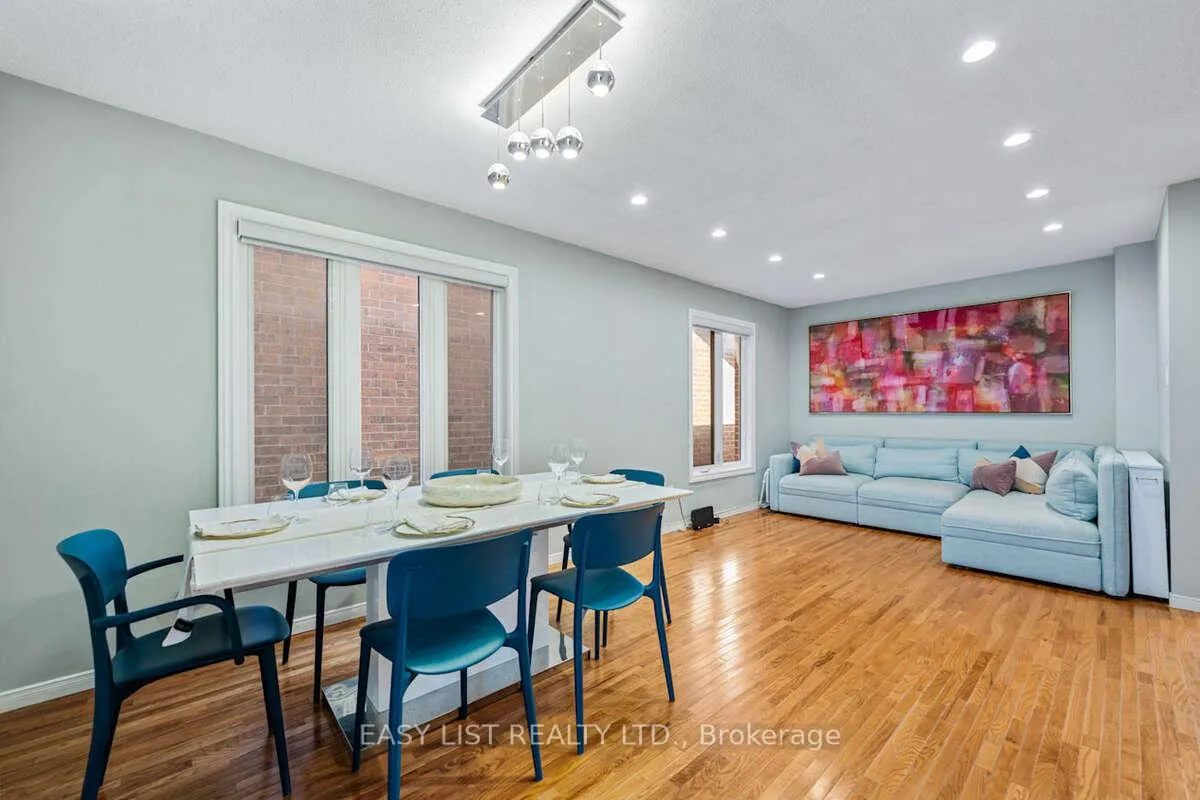 Photo 5 of 109 Whitney Place, Vaughan, Lakeview Estates — HOMEH
