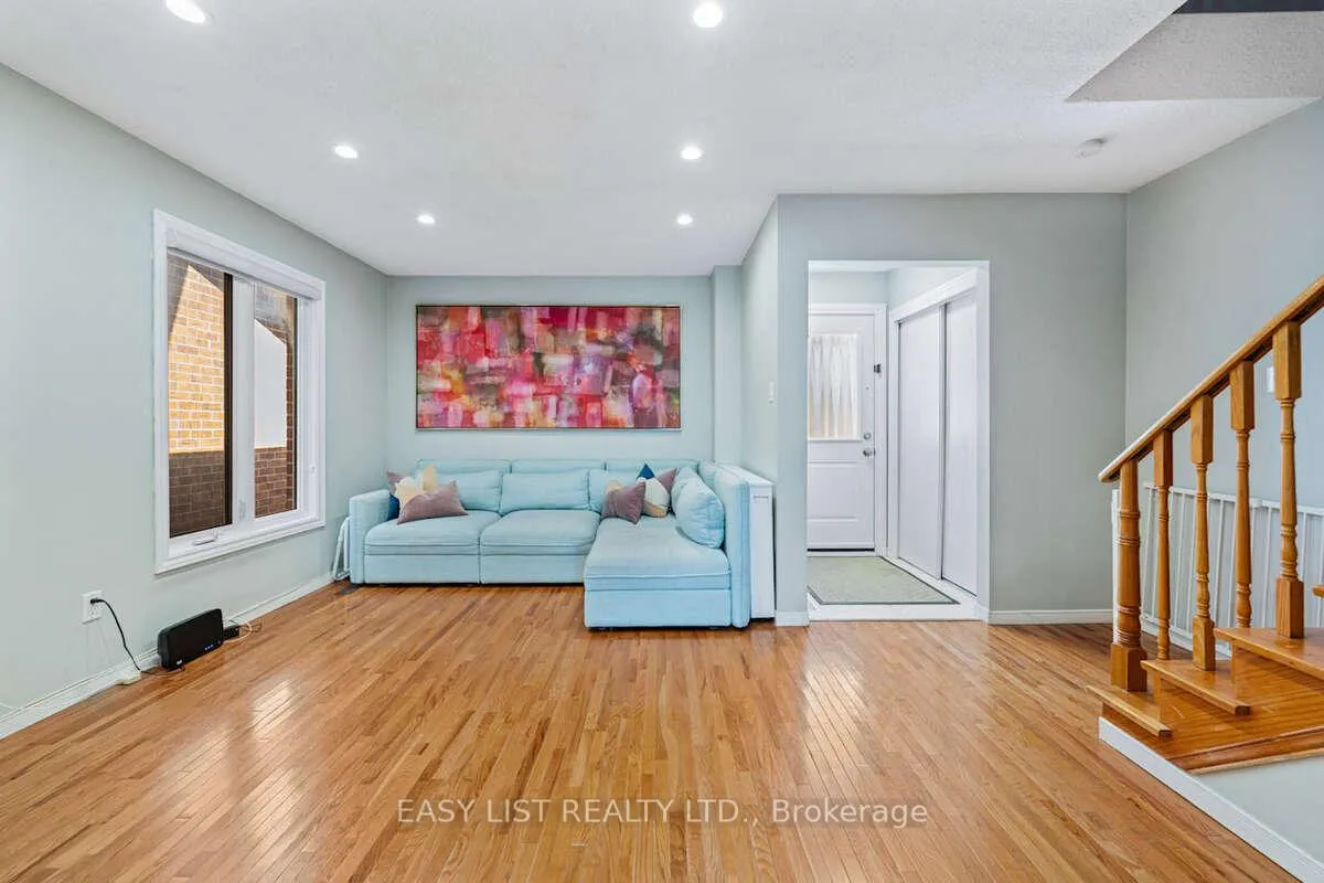 Photo 6 of 109 Whitney Place, Vaughan, Lakeview Estates — HOMEH