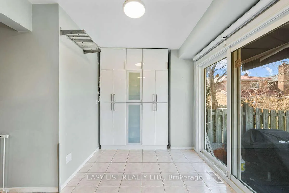Photo 9 of 109 Whitney Place, Vaughan, Lakeview Estates — HOMEH