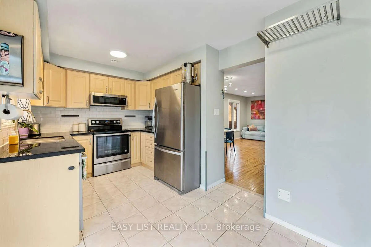 Photo 11 of 109 Whitney Place, Vaughan, Lakeview Estates — HOMEH