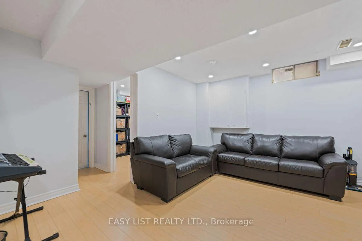 Photo 16 of 109 Whitney Place, Vaughan, Lakeview Estates — HOMEH