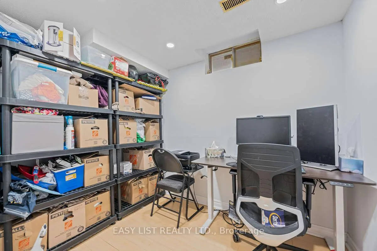 Photo 17 of 109 Whitney Place, Vaughan, Lakeview Estates — HOMEH
