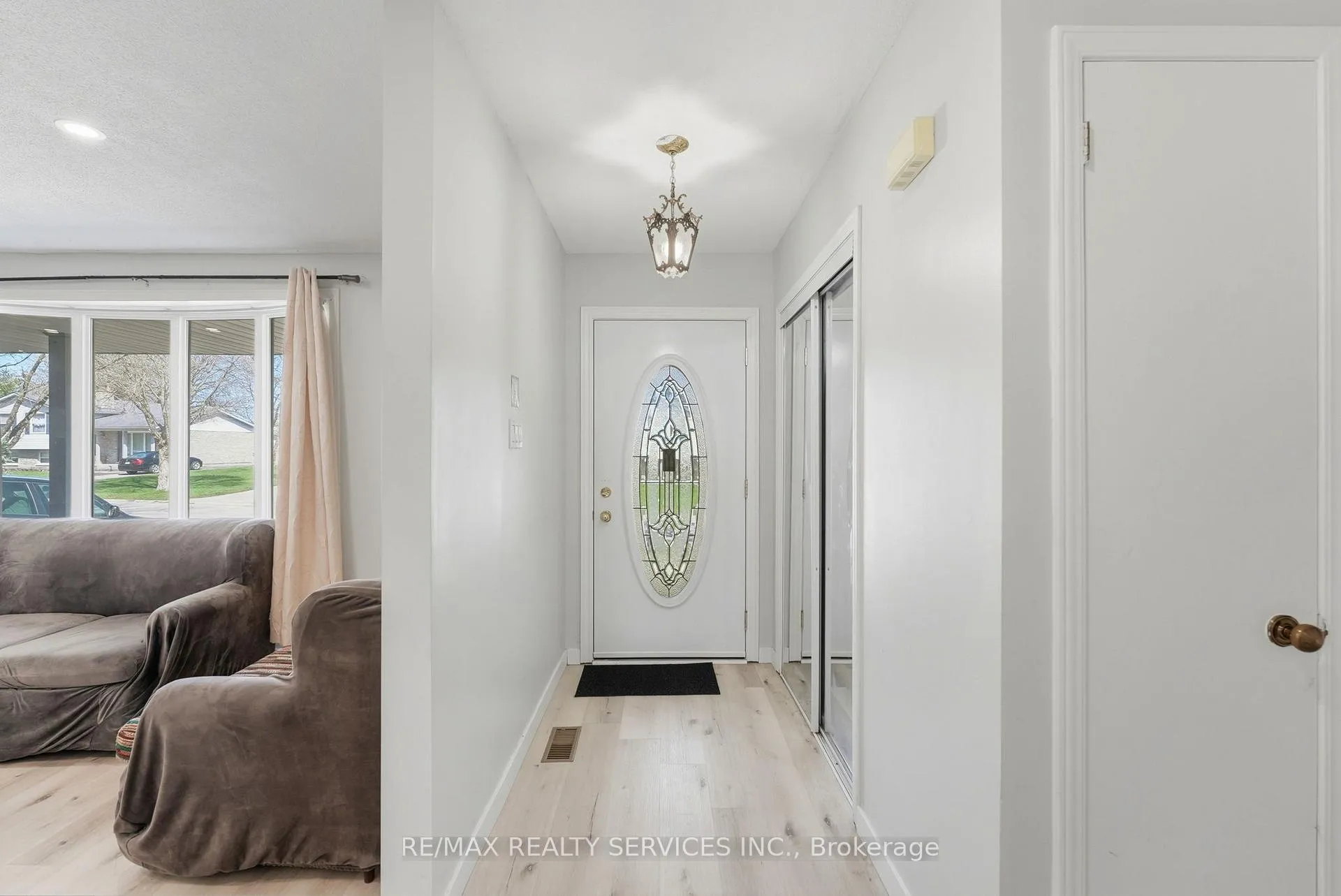 Photo 4 of 5 Chaucer Road, London, South M — HOMEH