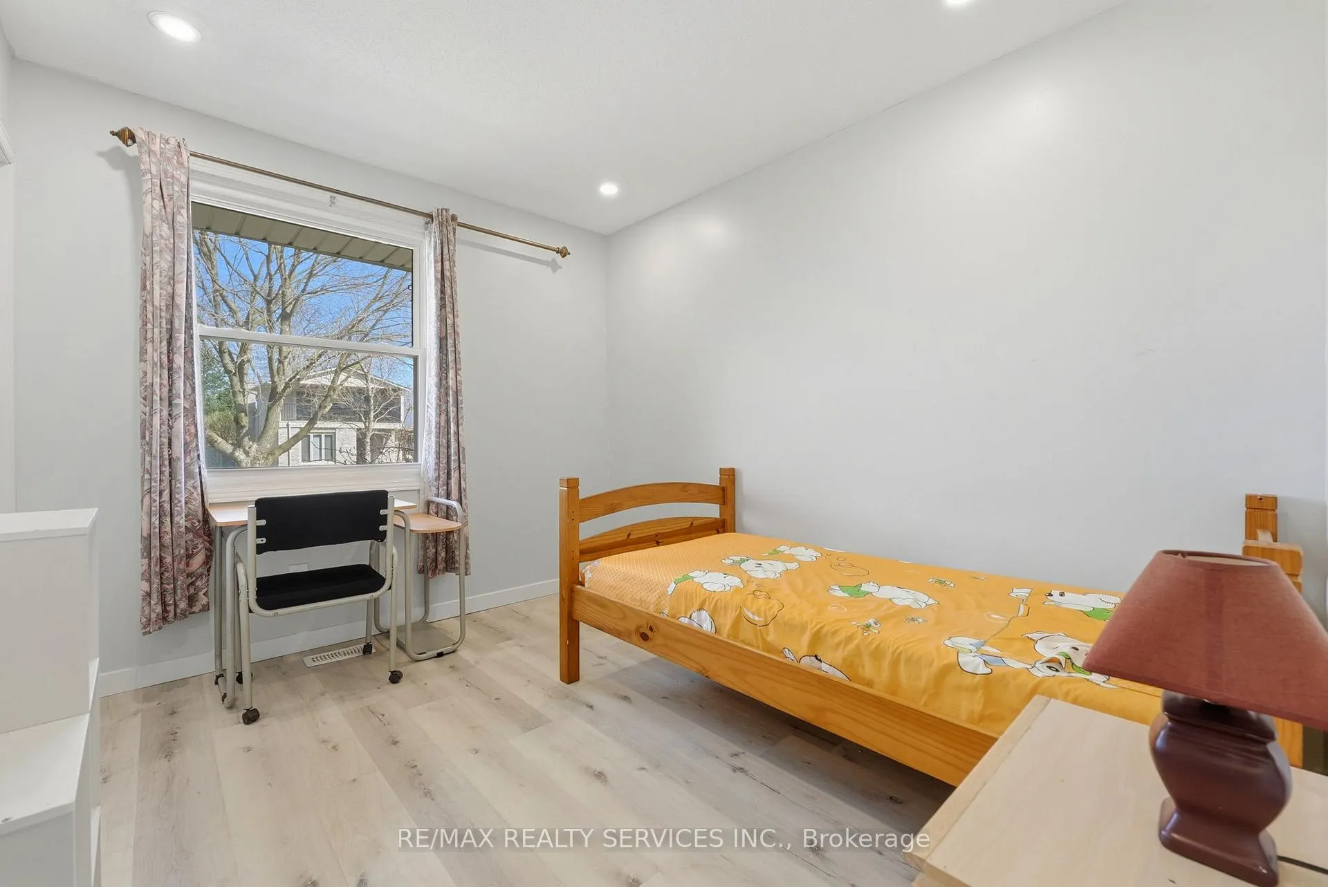 Photo 19 of 5 Chaucer Road, London, South M — HOMEH
