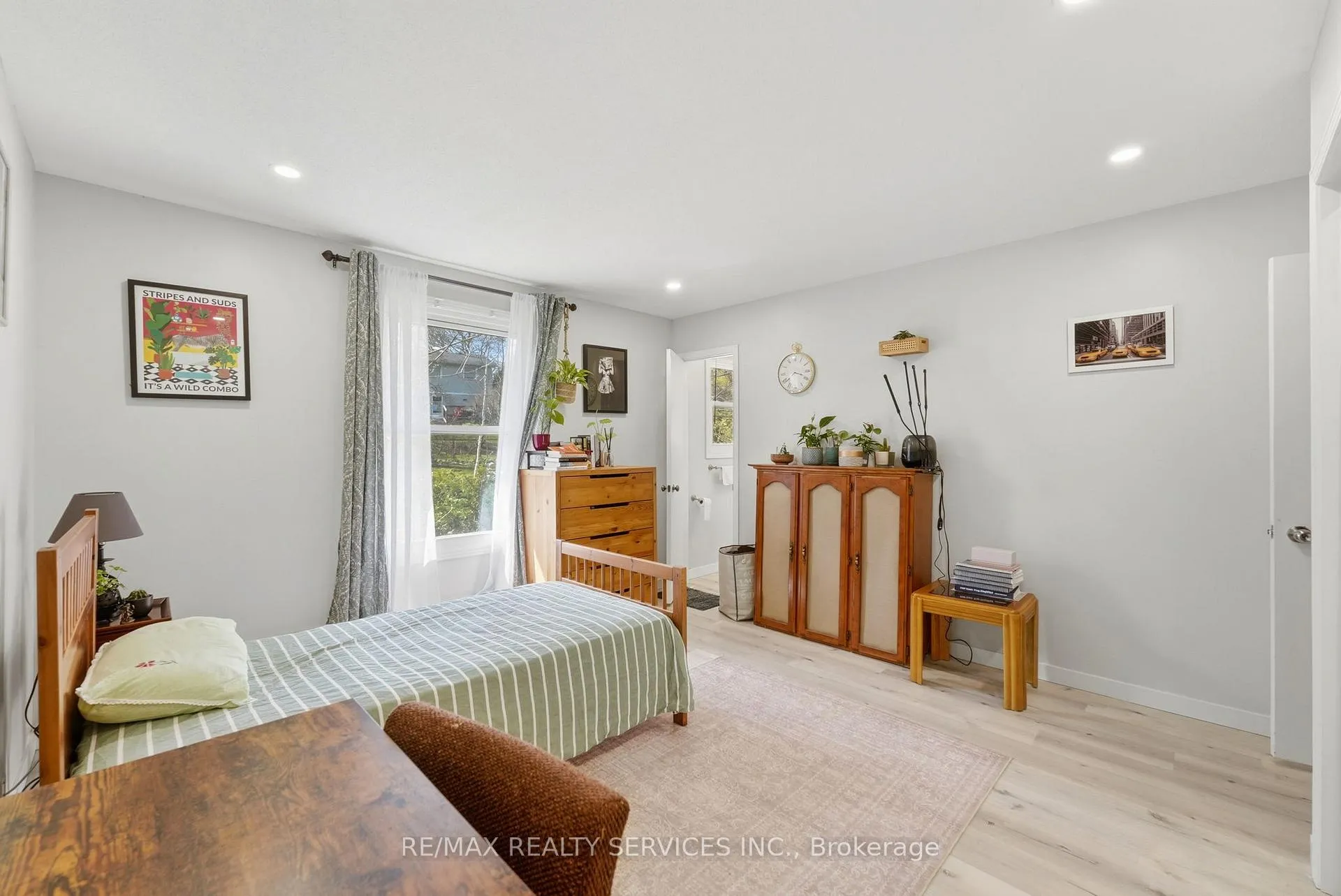 Photo 21 of 5 Chaucer Road, London, South M — HOMEH