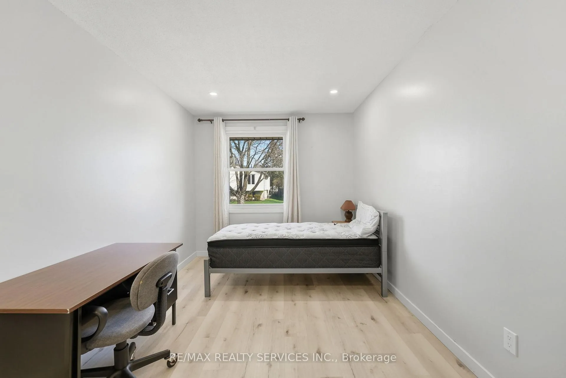 Photo 25 of 5 Chaucer Road, London, South M — HOMEH