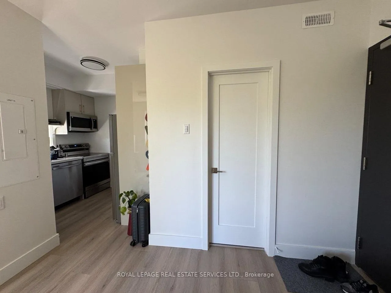 Photo 3 of Unit H, 61 Pinehurst Avenue, Ottawa, Hintonburg — HOMEH
