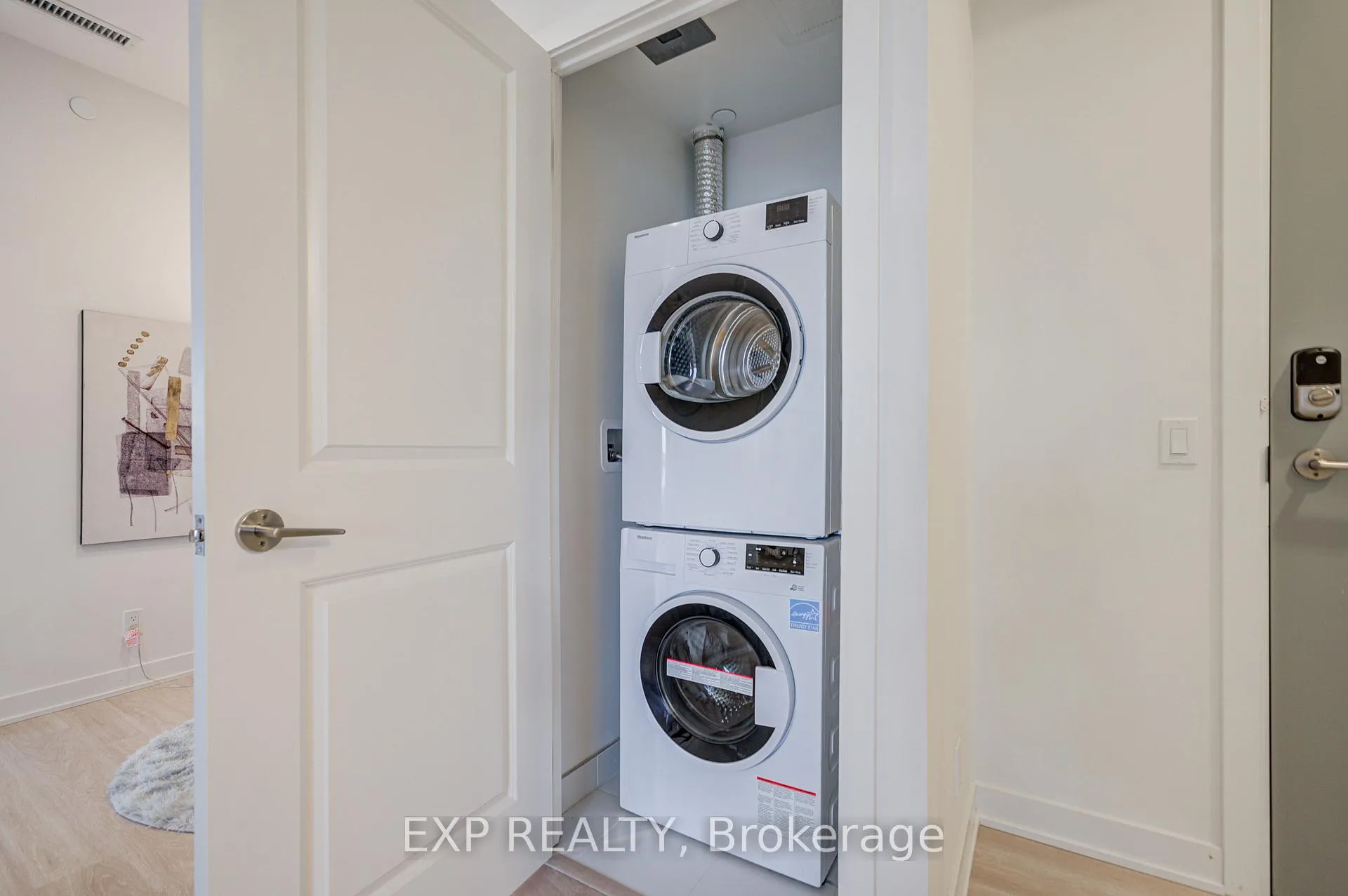 Photo 9 of Unit 2707, 30 Upper Mall Way, Vaughan, Brownridge — HOMEH