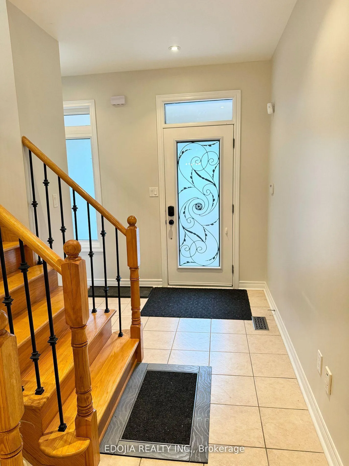 Photo 2 of Unit Main, 15 Catalpa Crescent, Vaughan, Patterson — HOMEH