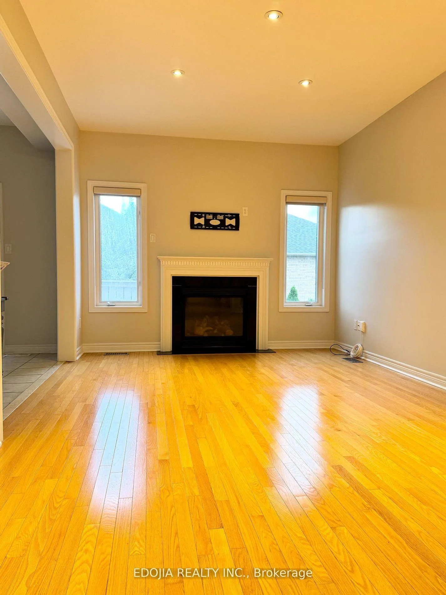 Photo 5 of Unit Main, 15 Catalpa Crescent, Vaughan, Patterson — HOMEH