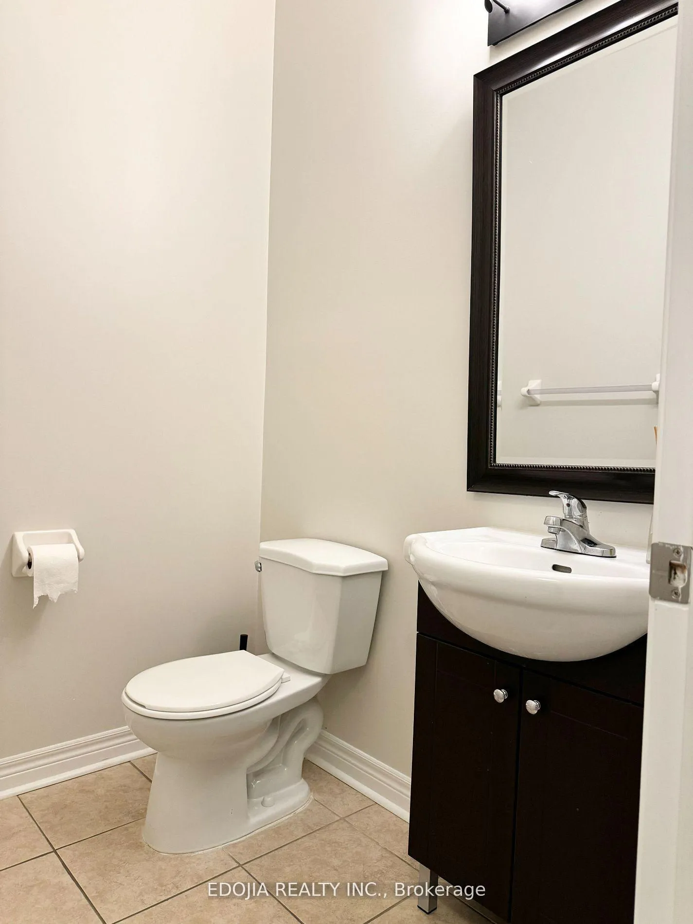 Photo 8 of Unit Main, 15 Catalpa Crescent, Vaughan, Patterson — HOMEH
