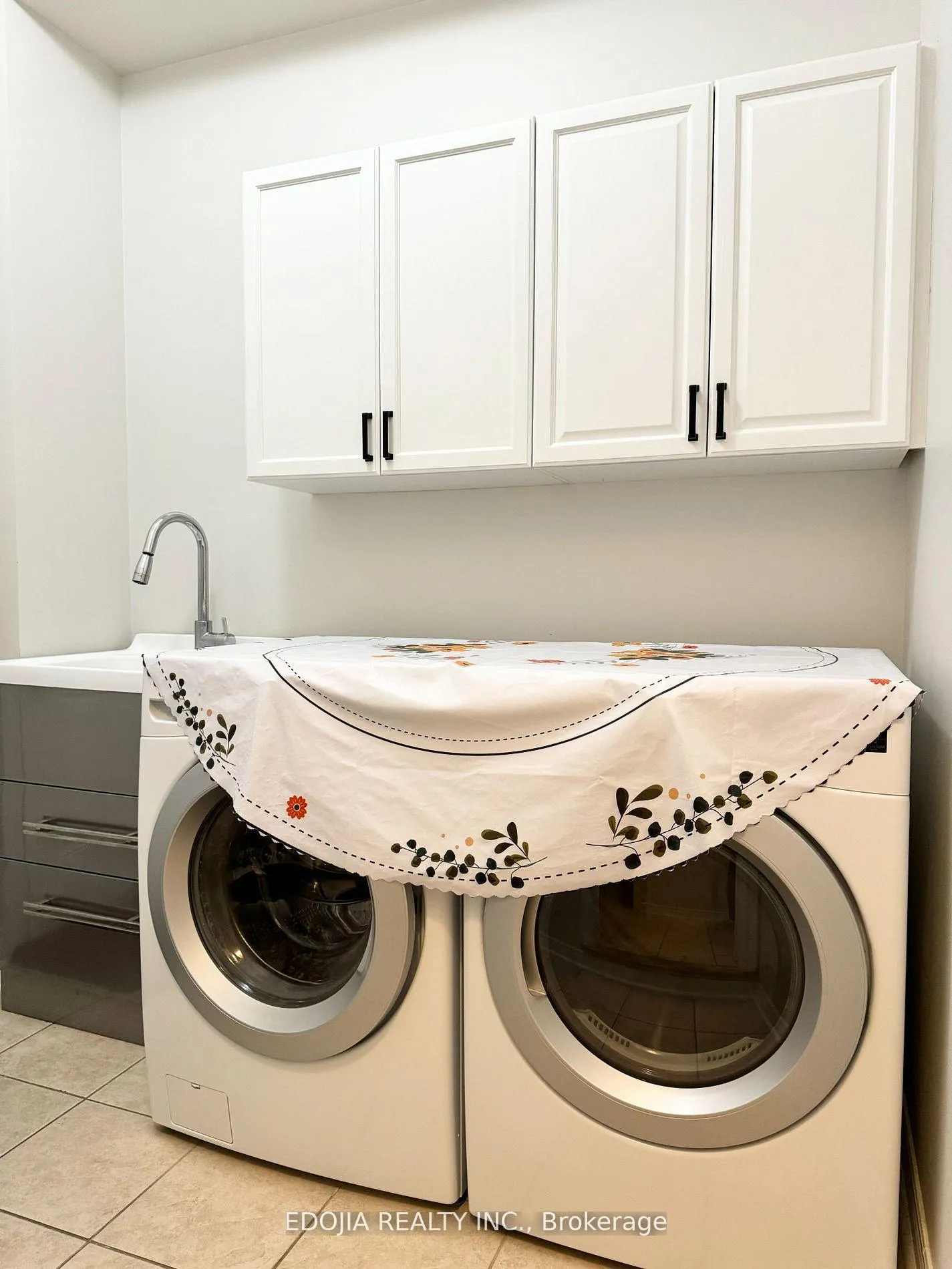 Photo 9 of Unit Main, 15 Catalpa Crescent, Vaughan, Patterson — HOMEH