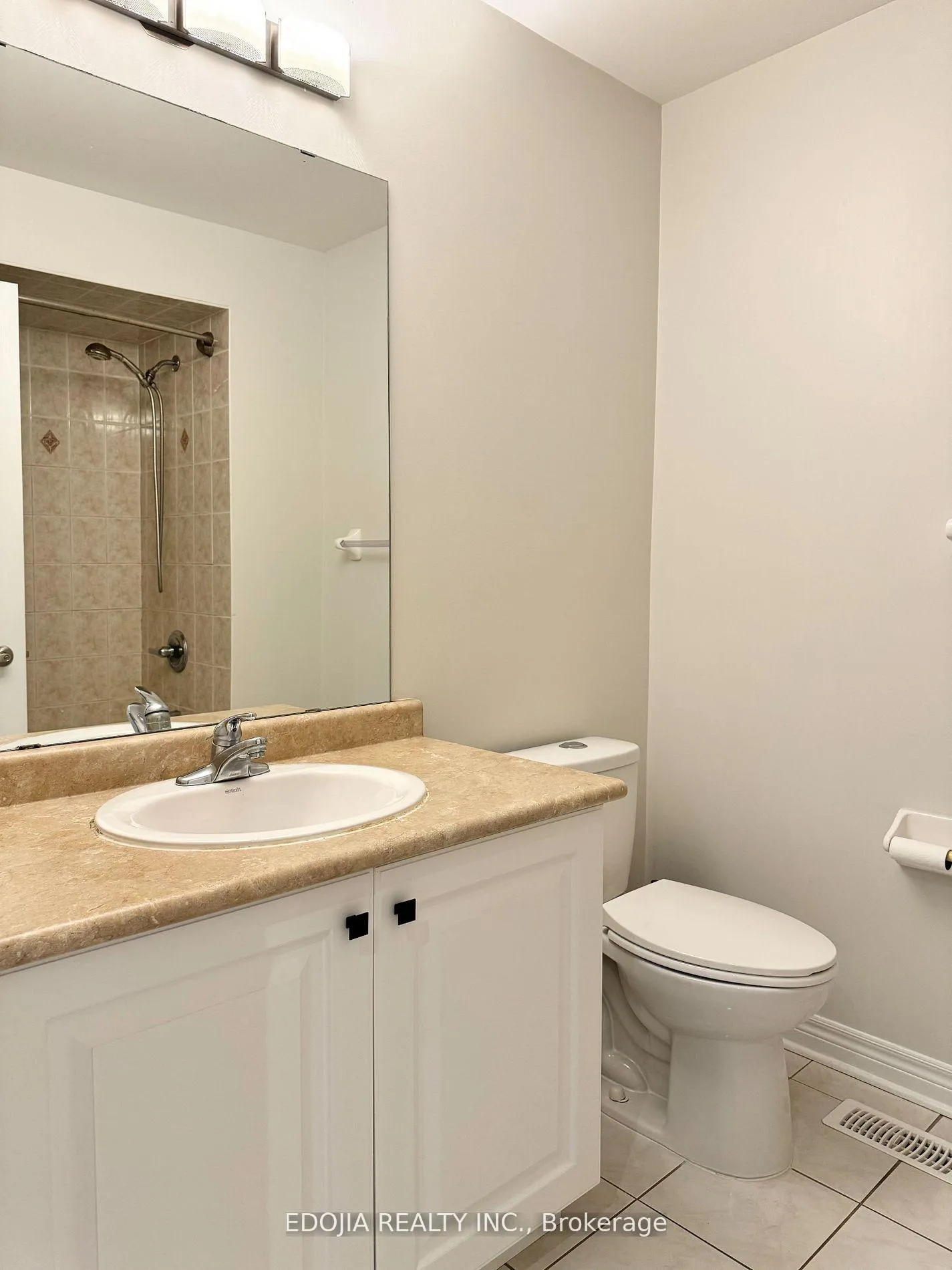 Photo 12 of Unit Main, 15 Catalpa Crescent, Vaughan, Patterson — HOMEH