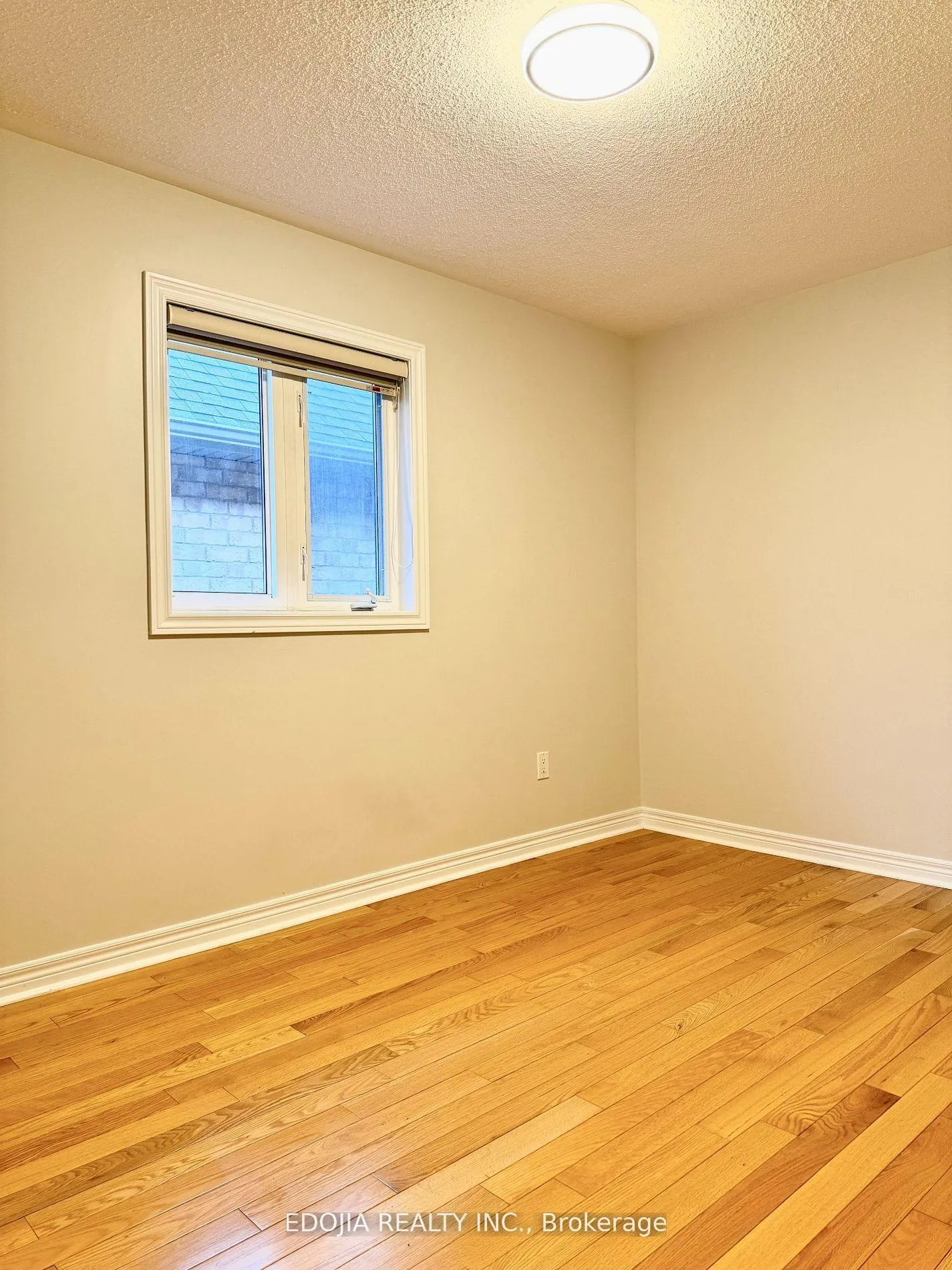 Photo 15 of Unit Main, 15 Catalpa Crescent, Vaughan, Patterson — HOMEH