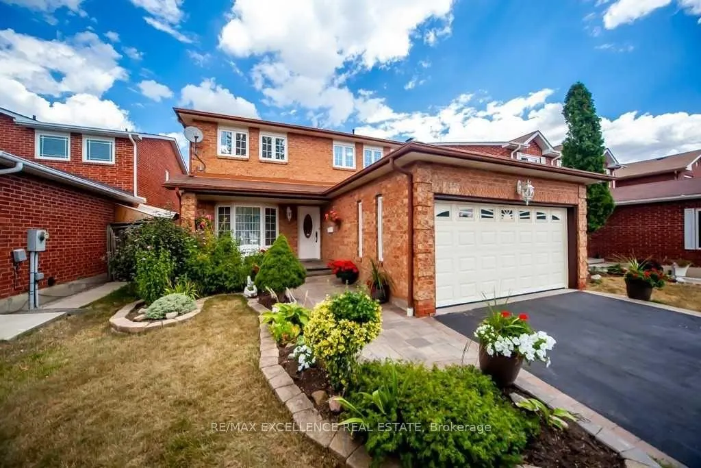 Photo 5 of 30 Ballycastle Crescent, Brampton, Heart Lake West — HOMEH