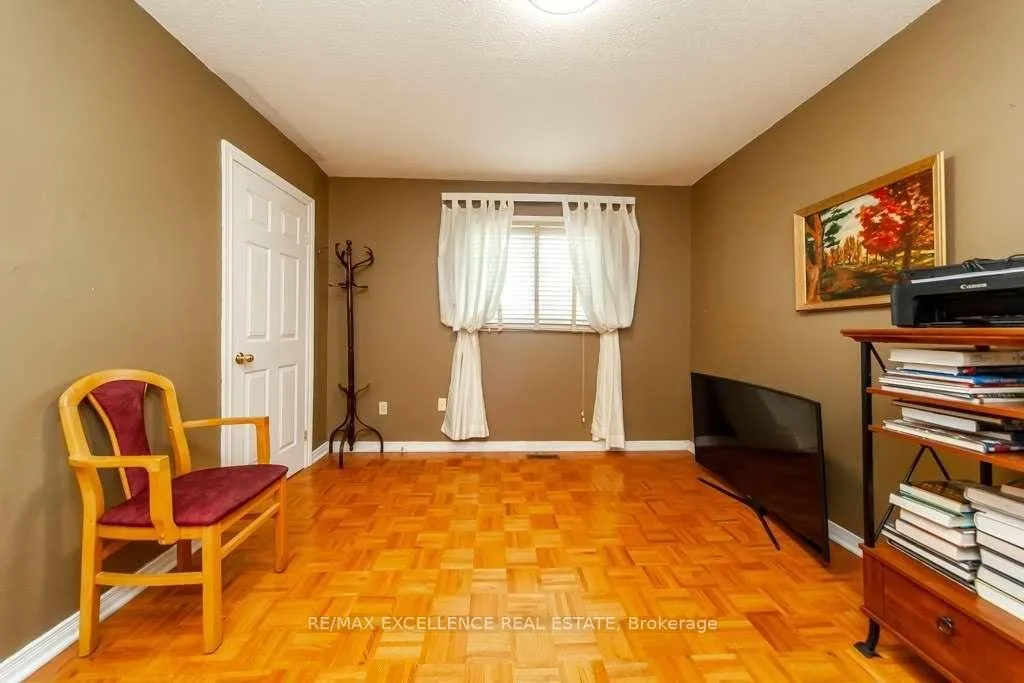 Photo 8 of 30 Ballycastle Crescent, Brampton, Heart Lake West — HOMEH
