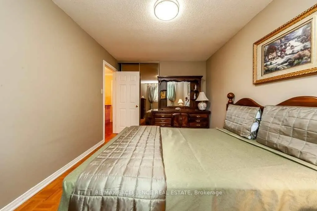 Photo 9 of 30 Ballycastle Crescent, Brampton, Heart Lake West — HOMEH