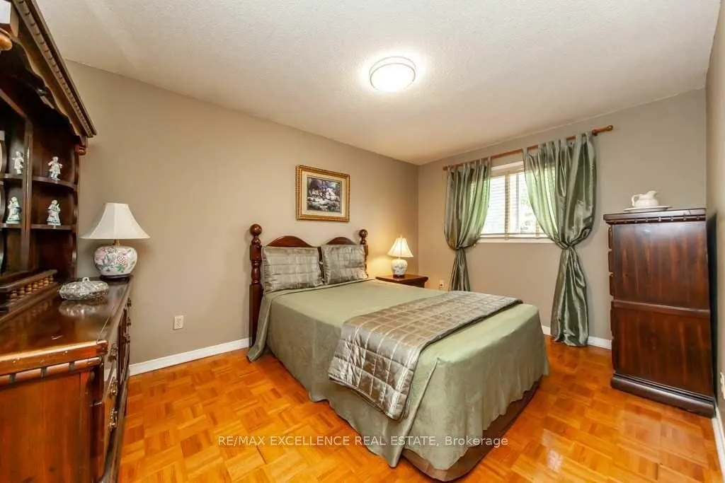 Photo 10 of 30 Ballycastle Crescent, Brampton, Heart Lake West — HOMEH