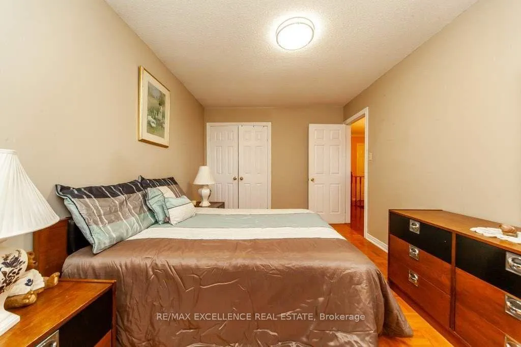 Photo 11 of 30 Ballycastle Crescent, Brampton, Heart Lake West — HOMEH